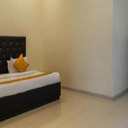 Hotel O Marigold Сурат Екстериор снимка